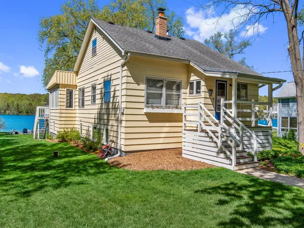 5473 Silver Lake DRIVE, West Bend, WI 53095