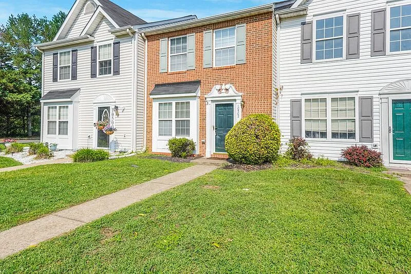 2 bed, 2.0 bath, 1123 sqft, $1,600 — Photo 3