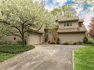 2 Strawbridge Ct, Beachwood, OH