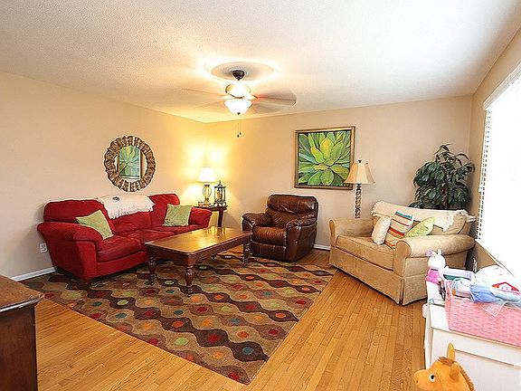 2nd image of 1813 Meadow Green Dr