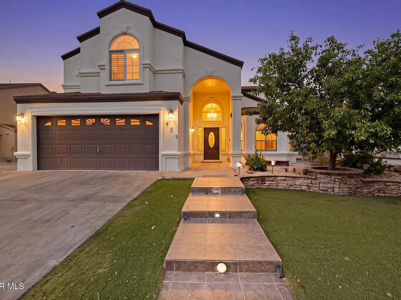 4 bed, 2.5 bath, 2274 sqft, $2,000 — Photo 1