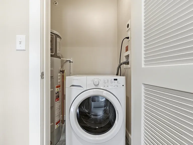 54 Loomis St #2205 — Photo 8