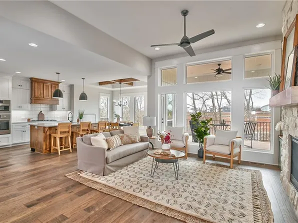 2408 W 179th St, Overland Park, KS 66085