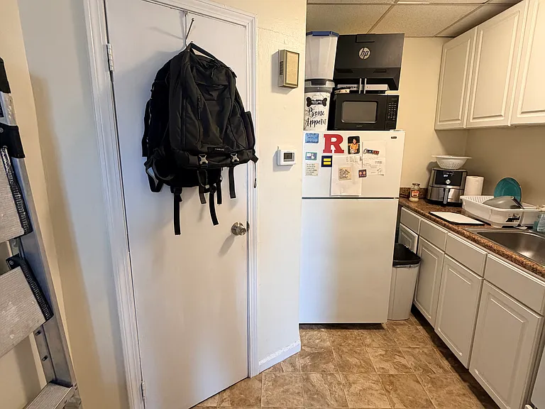 131 Howe St #2 — Photo 6