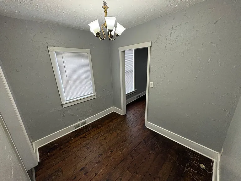 1032 C — Photo 9
