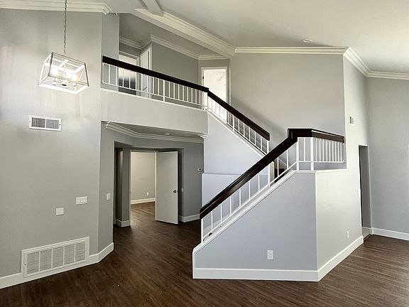5th image of 820 Riverview Dr