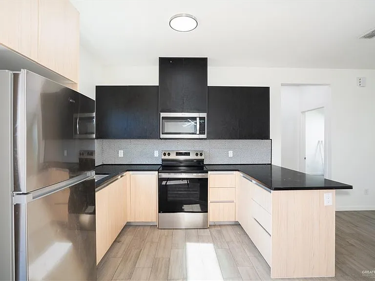 12509 N 40th St #4 — Photo 5