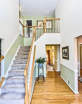2nd image of 43887 Grottoes Dr