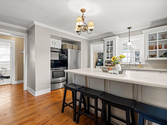3rd image of 2913 Woodlawn Ave NW