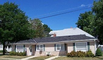 2nd image of 910 School Pl