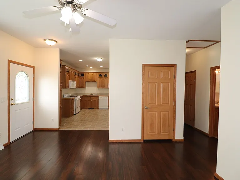 2120 Thompson Dr — Photo 5