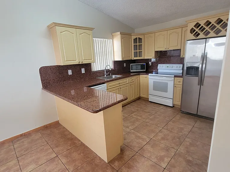 44 Gumbo Limbo Ave — Photo 2