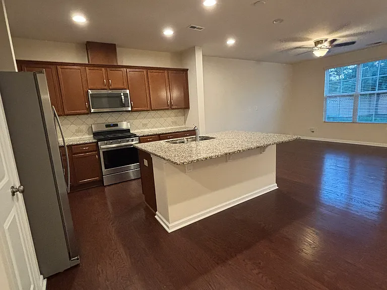 803 New Derby Ln — Photo 5
