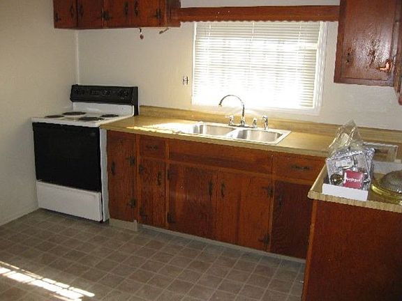 3rd image of 3737 Haywood St