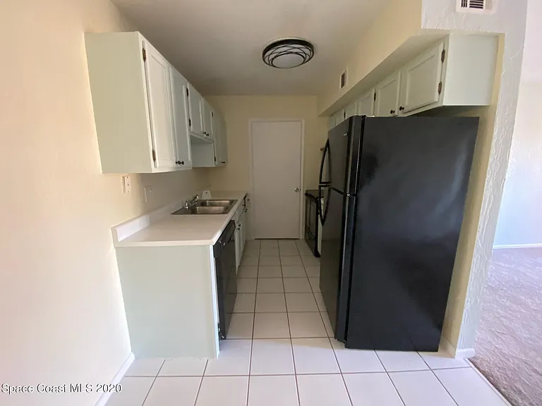 2100 Forest Knoll Dr NE #204 — Photo 2