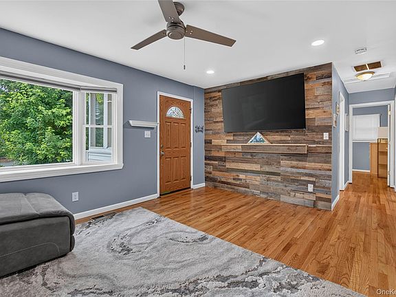 4th image of 44 Orchard Hill