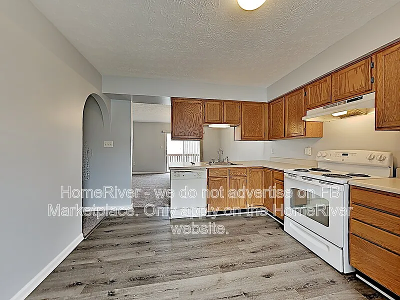 3 bed, 2.0 bath, 1779 sqft, $2,095 — Photo 2