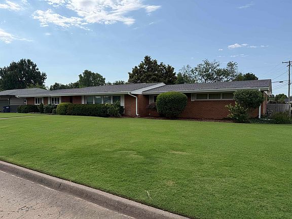 3rd image of 1825 Ramona Dr