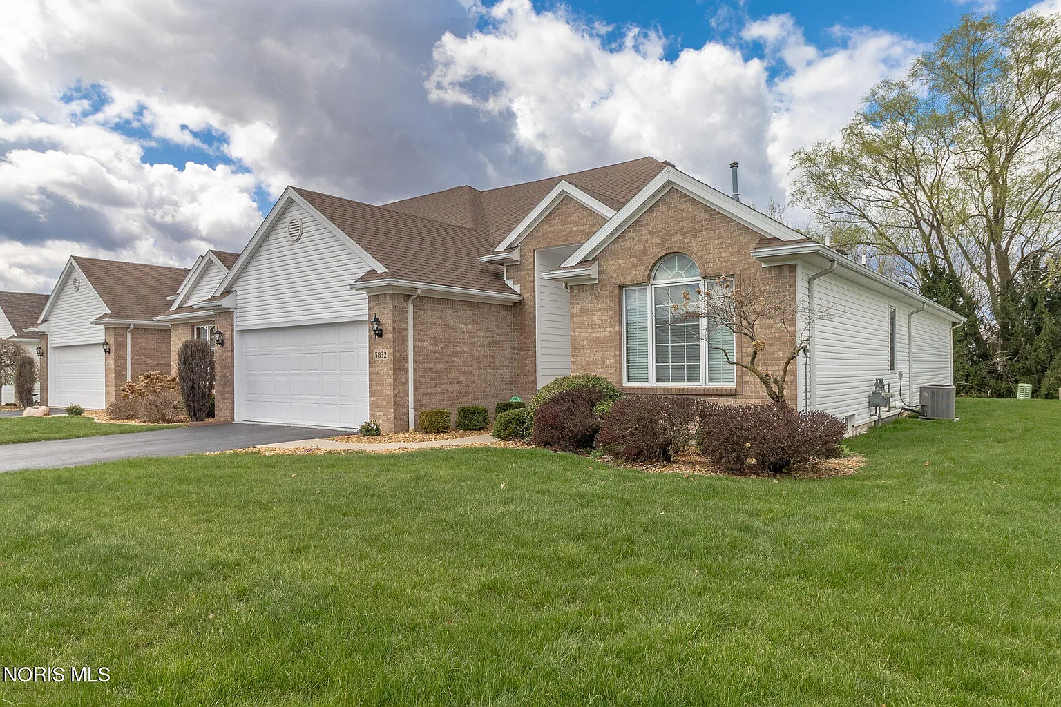 5832 Crossbrooke Ln photo 1