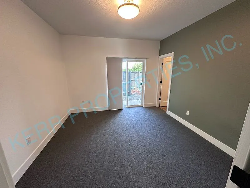 Building Photo - 9023 NE Hoyt St