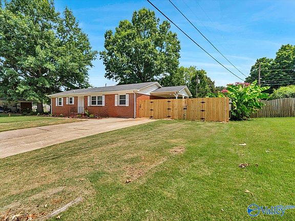 3rd image of 3906 Ellen Dr NW