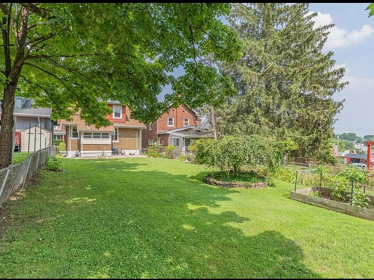 1839 Jefferson Ave — Photo 34