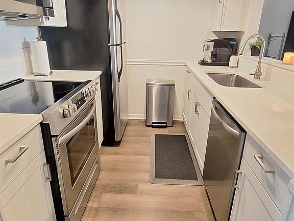 4th image of 217 N Myrtle St. #1