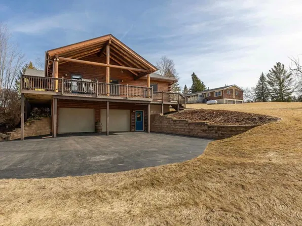 8906 Hickory Hollow Ct, Dubuque, IA 52003
