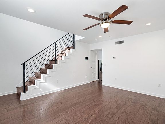 3rd image of 6211 Manor Rd APT 129