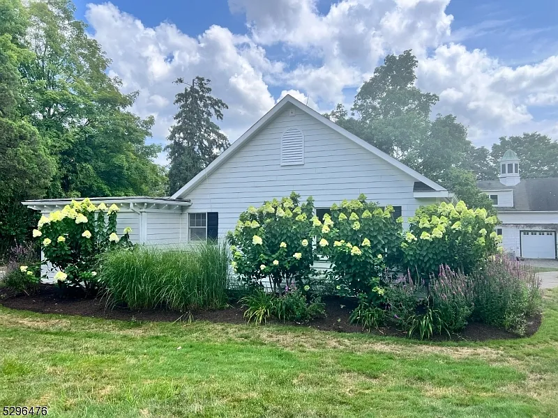 1 bed, 1.0 bath, $3,200 — Photo 3