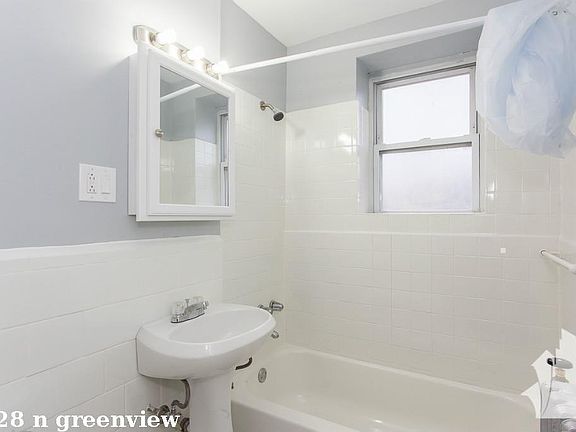 2nd image of 6928 N Greenview Ave #1313