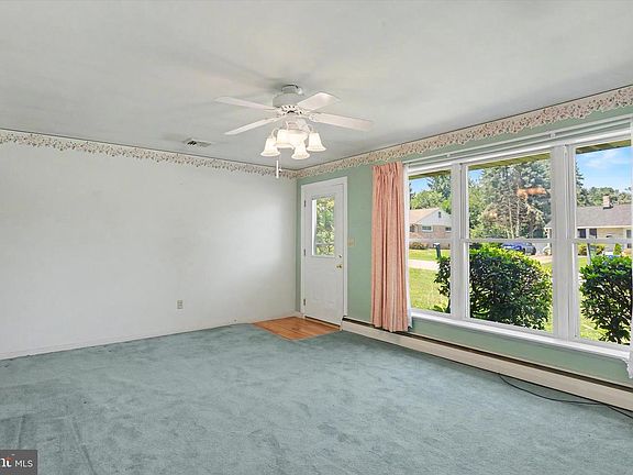 4th image of 308 Hillcrest Dr