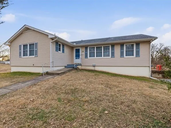 205 W Olive St, Raymore, MO 64083