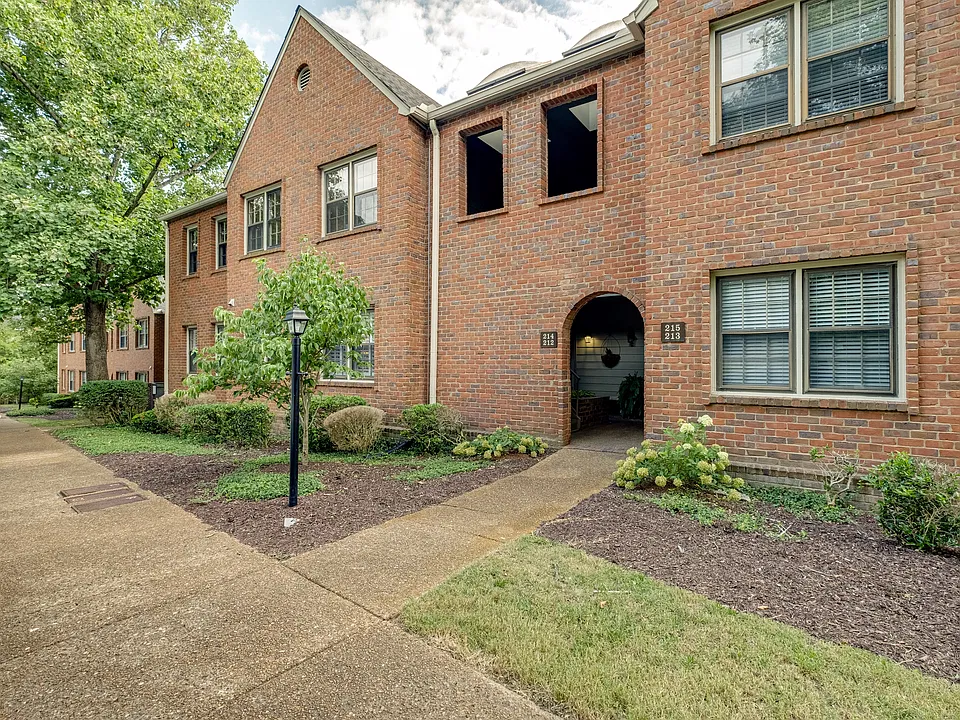 212 Westchase Dr #212