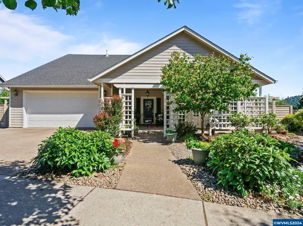 1638 Centennial Dr, Silverton, OR 97381
