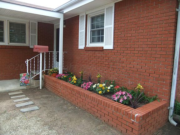 2nd image of 1720 Evergreen St