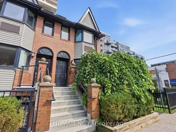 570 Wellington St W #14A, Toronto, ON M5V 2X5