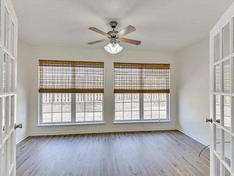 443 Surrey Park Dr SE — Photo 22
