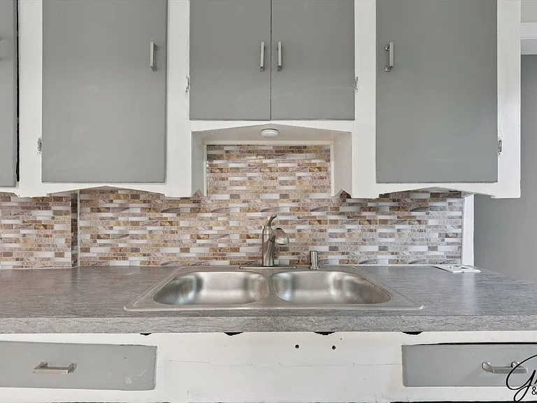 4082 Hereford St — Photo 8