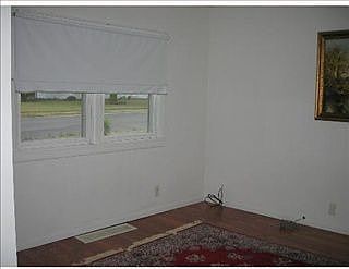 4th image of 901 E Battell St