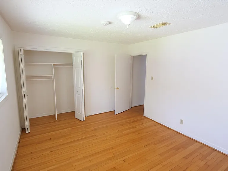 5231 Beechnut St — Photo 32