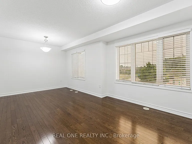 30 Henneberry Ln — Photo 17