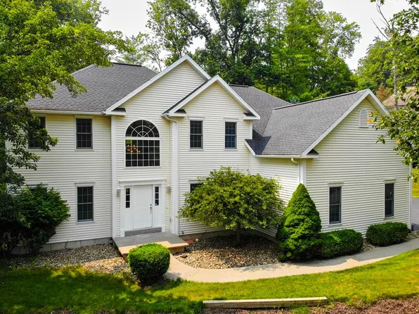 44 S Oakwood Dr, Painted Post, NY 14870