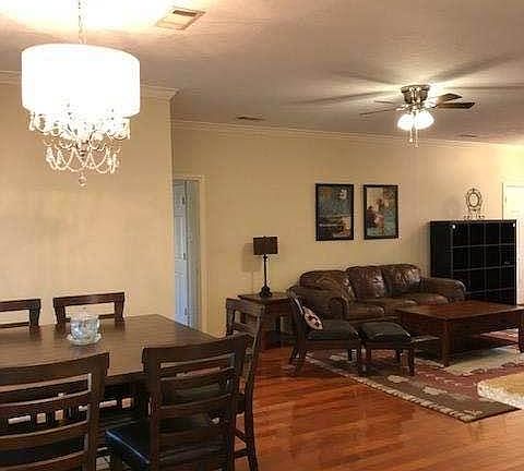 3rd image of 2909 Meadowbrook Ct