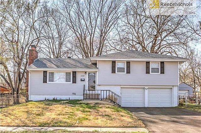 SIDE TO SIDE SPLIT WITH 3BDRM & 2 FULL BATHS