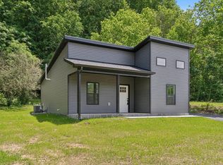 214 Church St, Red Boiling Springs, TN 37150