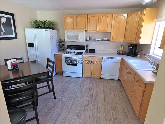 5th image of 380 Wisteria Ave