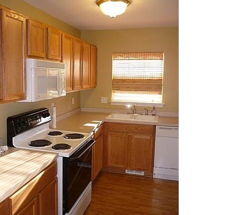 Ktichen with all appliances
