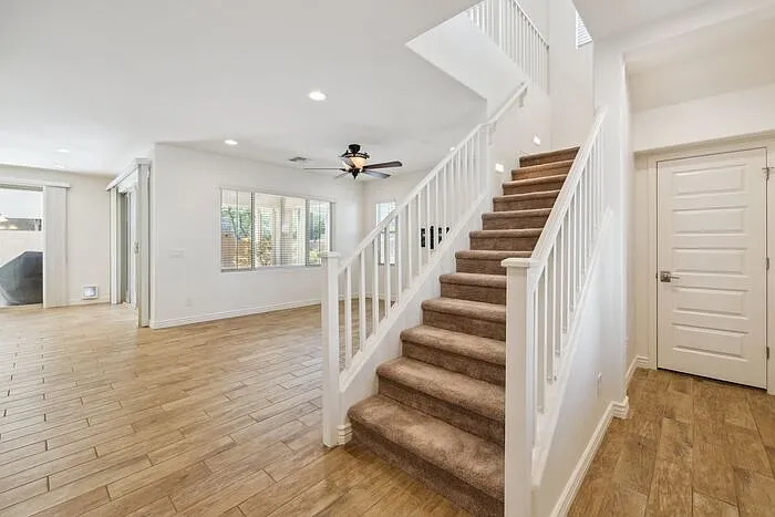 211 E Brinley Dr — Photo 4