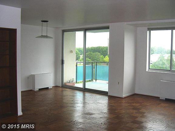 4th image of 10401 Grosvenor Pl APT 1013